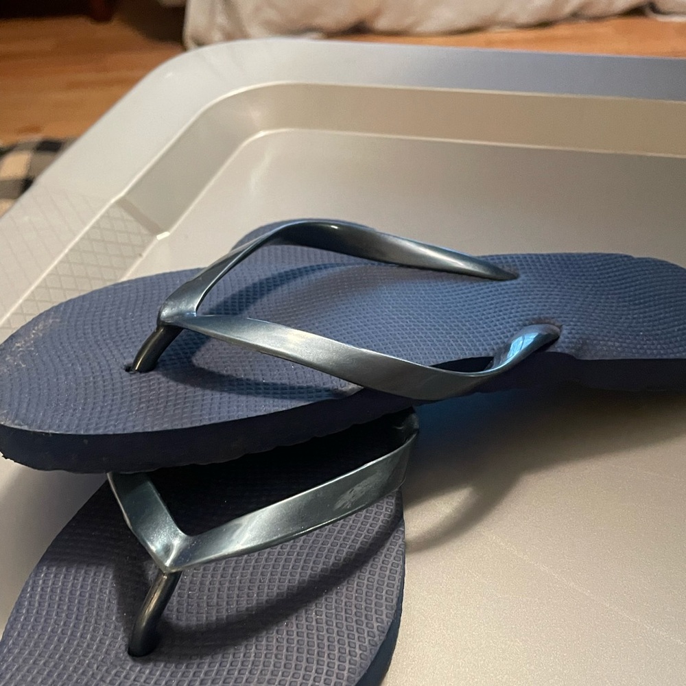 2 pairs flip plops